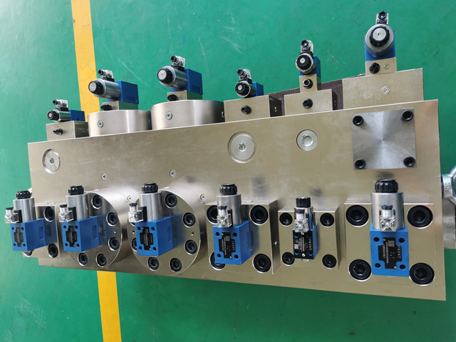 ��ͨ���b�y